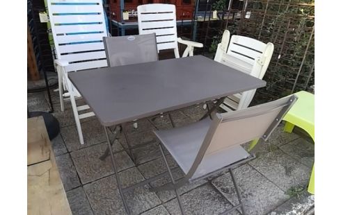 TABLE DE JARDIN FER AVEC DEUX CHAISES
