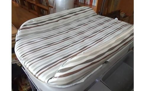 TABLE A LANGER PLIANTE AVEC BAIGNOIRE CHICCO