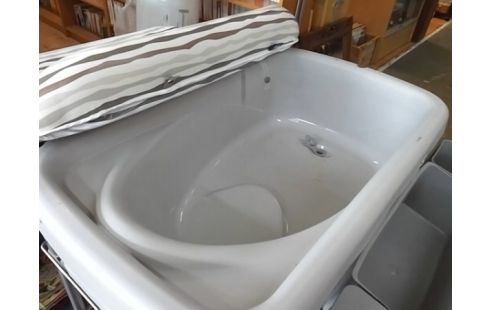 TABLE A LANGER PLIANTE AVEC BAIGNOIRE CHICCO