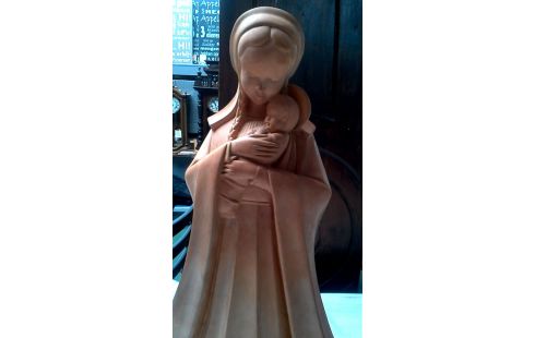 STATUE TERRA COTTA MET KIND