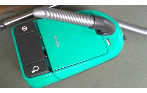 ASPIRATEUR MIELE VERTE