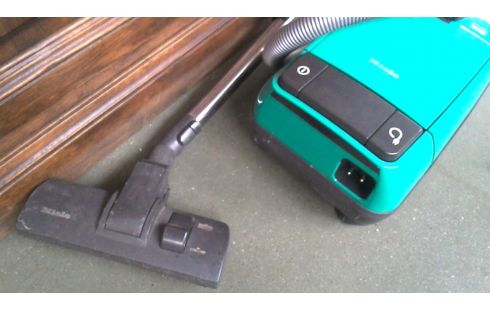ASPIRATEUR MIELE VERTE