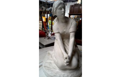 STATUE GIPS MÄDCHEN