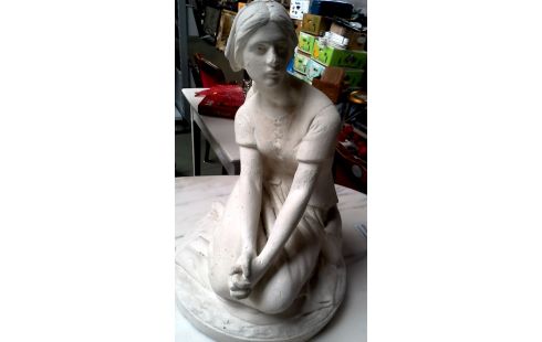 STATUE GIPS MÄDCHEN