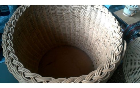 WÄSCHEKORB. GROSSER RATTAN