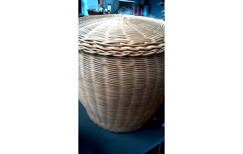 WÄSCHEKORB. GROSSER RATTAN