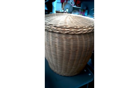 WÄSCHEKORB. GROSSER RATTAN