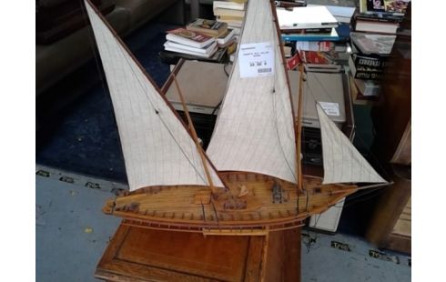 MAQUETTE BOIS VOILIER SUISSE