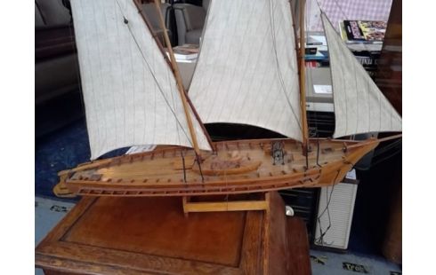 MAQUETTE BOIS VOILIER SUISSE