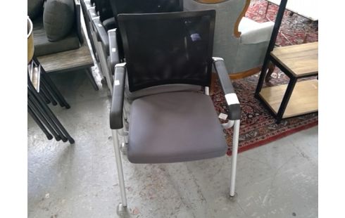 CHAISE DE BUREAU NOIR/FILET ' DAUPHIN' ENCASTRABLE ROULETTES