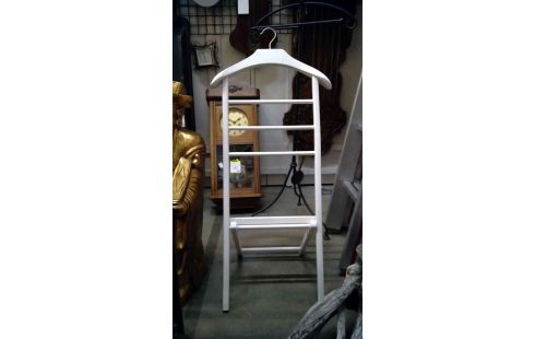 KLEERKAST DRESBOY WIT HOUT