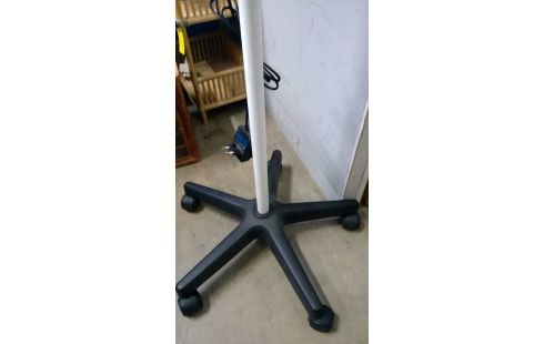 LAMP MEDISCH ILLUTEC MAGMA