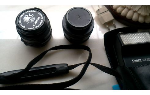 FOTOTOESTEL CANON AE1 MET ACCESSOIRES