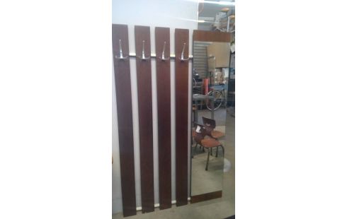 KLEIDERSTÄNDER IM VINTAGE-STIL