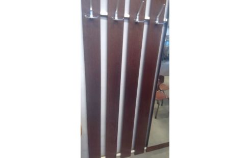 KLEIDERSTÄNDER IM VINTAGE-STIL