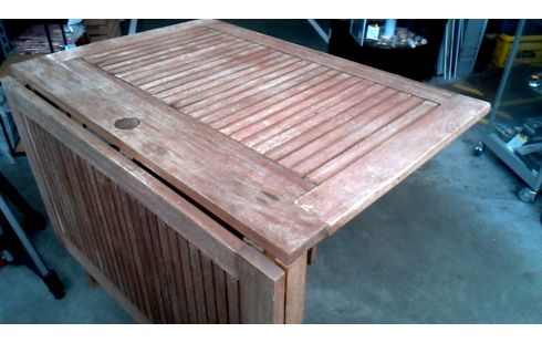 TABLE DE JARDIN TECK