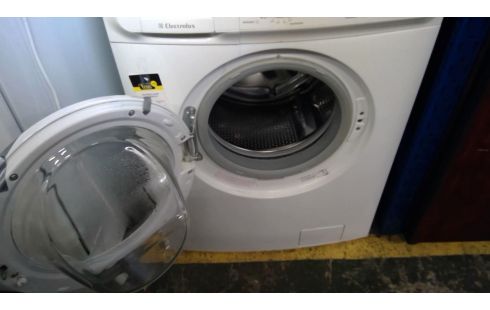 MACHINE A LAVER ELECTROLUX