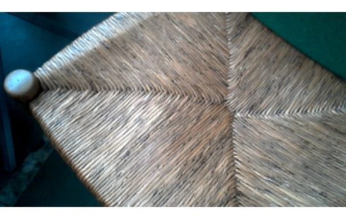 4 STÜHLE STROHGEFÜLLTE SITZFLÄCHE