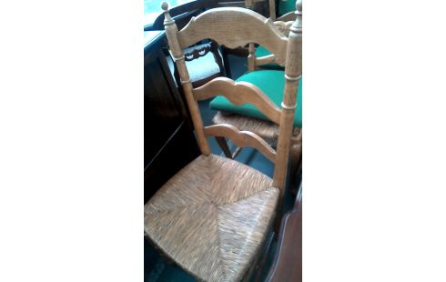 4 STÜHLE STROHGEFÜLLTE SITZFLÄCHE