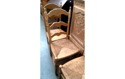 4 STÜHLE STROHGEFÜLLTE SITZFLÄCHE