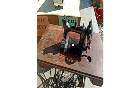 MACHINE A COUDRE ANCIENNE