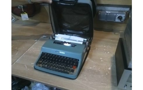 MACHINE A ECRIRE VINTAGE