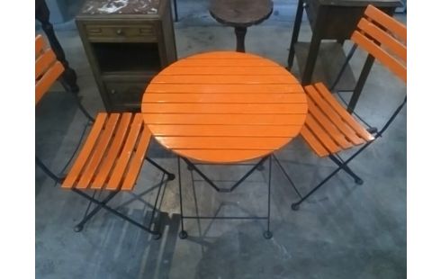 TABLE + 2 CHAISES PLIANTES