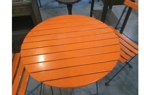 TABLE + 2 CHAISES PLIANTES