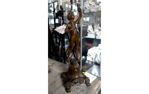 ESTATUA CHICO BRONCE COLOR