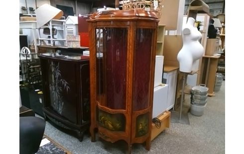 VITRINE ARRONDI STYLE LOUIS XV CLEF