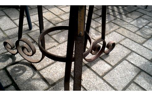 GARTENTISCH RUND SCHMIEDEEISEN