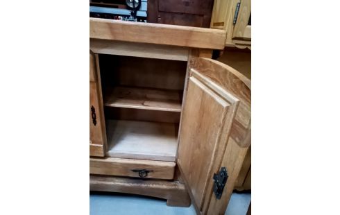 MEUBLE D'APPOINT STYLE CHALET + CLE