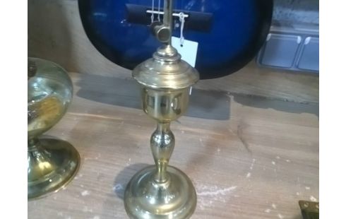 PIED DE LAMPE PIGEON