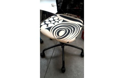 BUREAUSTOEL IKEA TORBJORN WIT MET ZWART