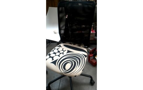 BUREAUSTOEL IKEA TORBJORN WIT MET ZWART