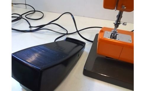 MACHINE A COUDRE HUSQVARNA 2000