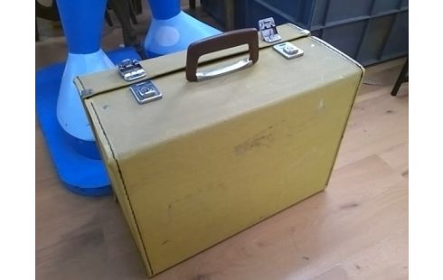 MACHINE A COUDRE HUSQVARNA 2000