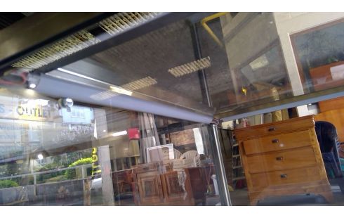 COMPTOIR VITRINE DE MAGASIN