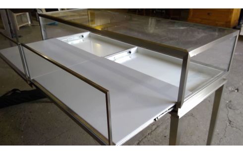 COMPTOIR VITRINE DE MAGASIN