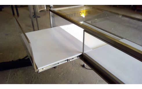 COMPTOIR VITRINE DE MAGASIN