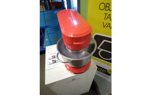 ROBOT MENAGER MULTI FONCTIONS CONTINENTAL EDISON + ACCESSOIRES