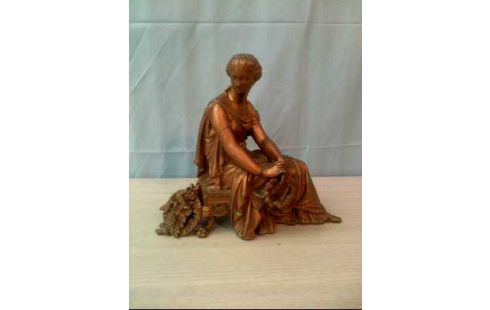 SKULPTUR BRONZEGUSS <SITZENDE FRAU> ANTIK