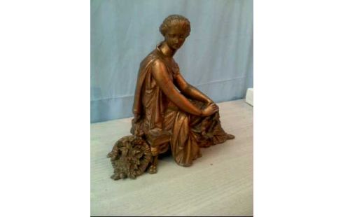 SKULPTUR BRONZEGUSS <SITZENDE FRAU> ANTIK