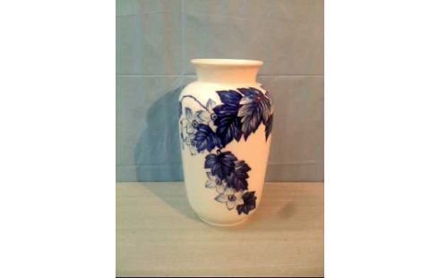 VASE <HUTSCHENREUTHER> HANDBEMALT BLAU-WEIß