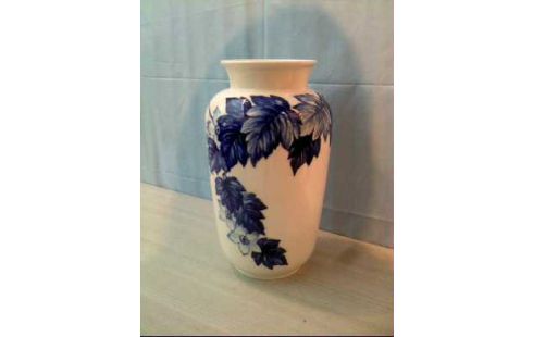 VASE <HUTSCHENREUTHER> HANDBEMALT BLAU-WEIß