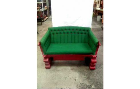 SOFA HOLZ ROT POLSTER GRÜN KUTSCHENSITZ