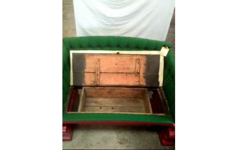 SOFA HOLZ ROT POLSTER GRÜN KUTSCHENSITZ