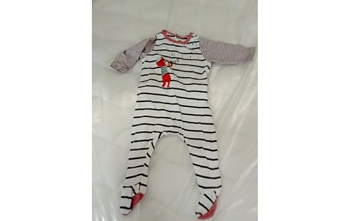 PYJAMA BLANC À RAYURES NOIR ET ROUGE AVEC CHAT ET MOTIF MUSIQUE- 6MOIS