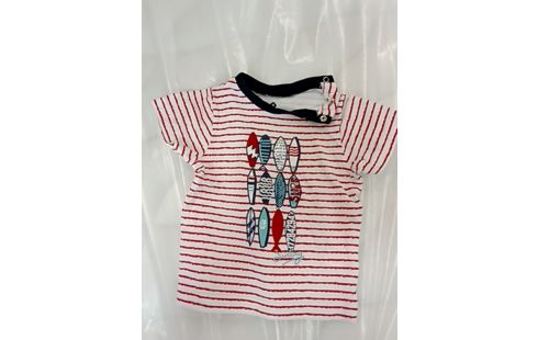 T-SHIRT BLANC À RAYURES ROUGES ET MOTIF PLANCHE DE SURF- 6MOIS