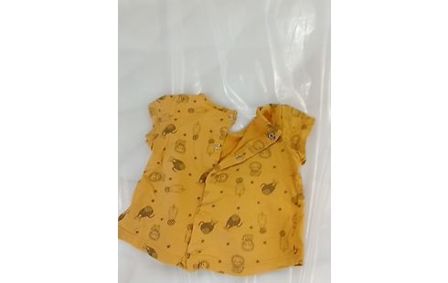 T-SHIRT JAUNE MOUTARDE MOTIF LIONS ÉTOILES BALEINES ET FUSÉE- 6MOIS